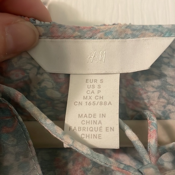H&M tie front collared peasant top size small - Picture 3 of 5